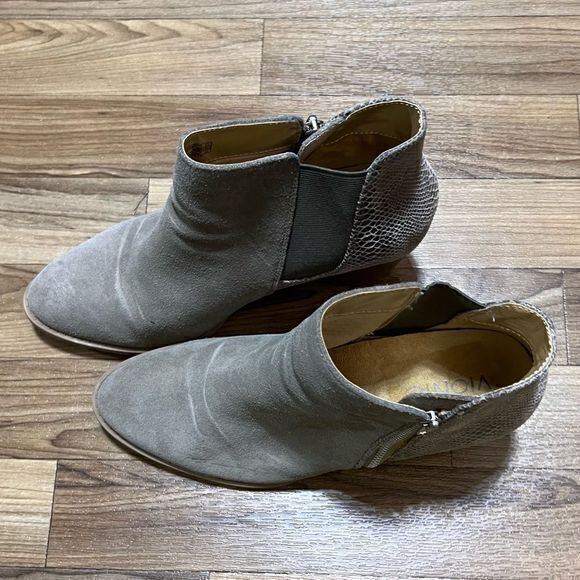 Vionic Women’s Anne Ankle Bootie Suede Snakeskin Printed Heel Gray‎ Tan Size 8.5 - Picture 8 of 13